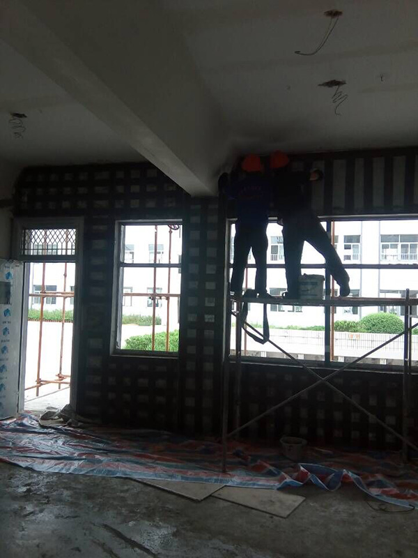 學(xué)校貼碳纖維布1