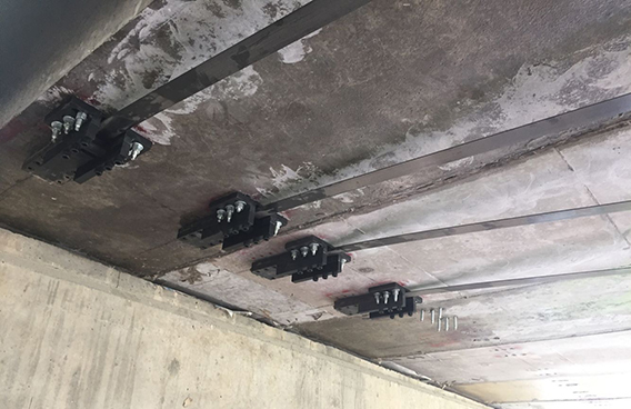 曼卡特預應力碳纖維板反向張拉施工現場