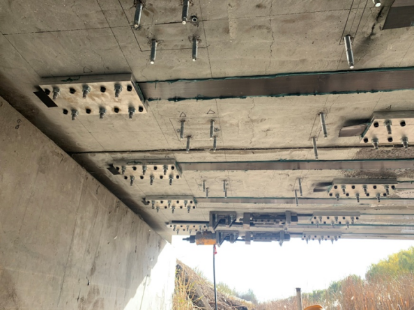 銀川市賀蘭縣預(yù)應(yīng)力碳纖維板加固項(xiàng)目（可拆卸鋁鎂合金的錨具）2