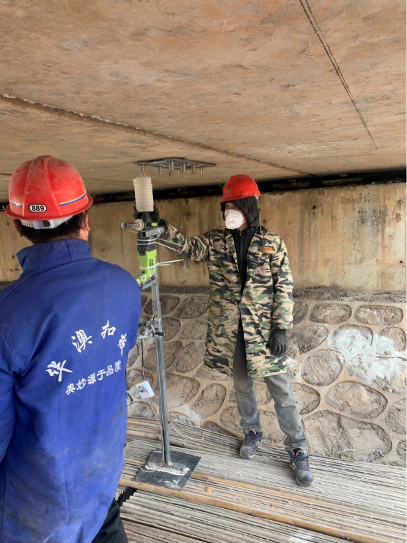 湖南省嘉禾縣車頭大橋多層預應力碳板加固項目4