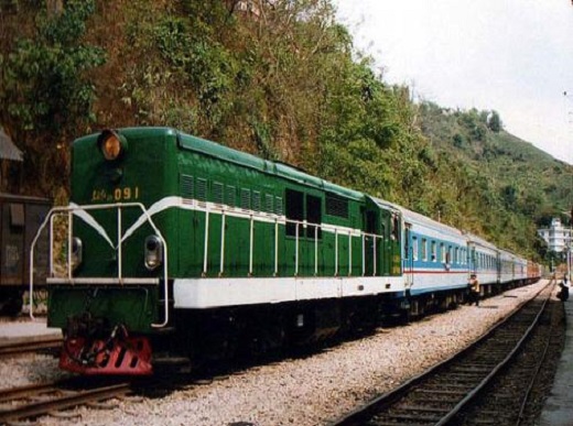 昆明鐵路一直在用這款化學(xué)錨栓（植筋膠+螺桿）